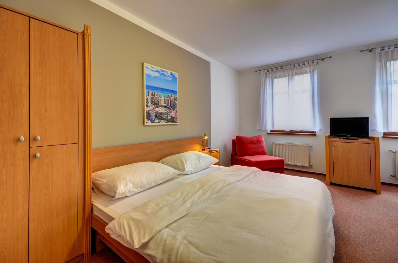 Hotel Iberia أوبافا المظهر الخارجي الصورة
