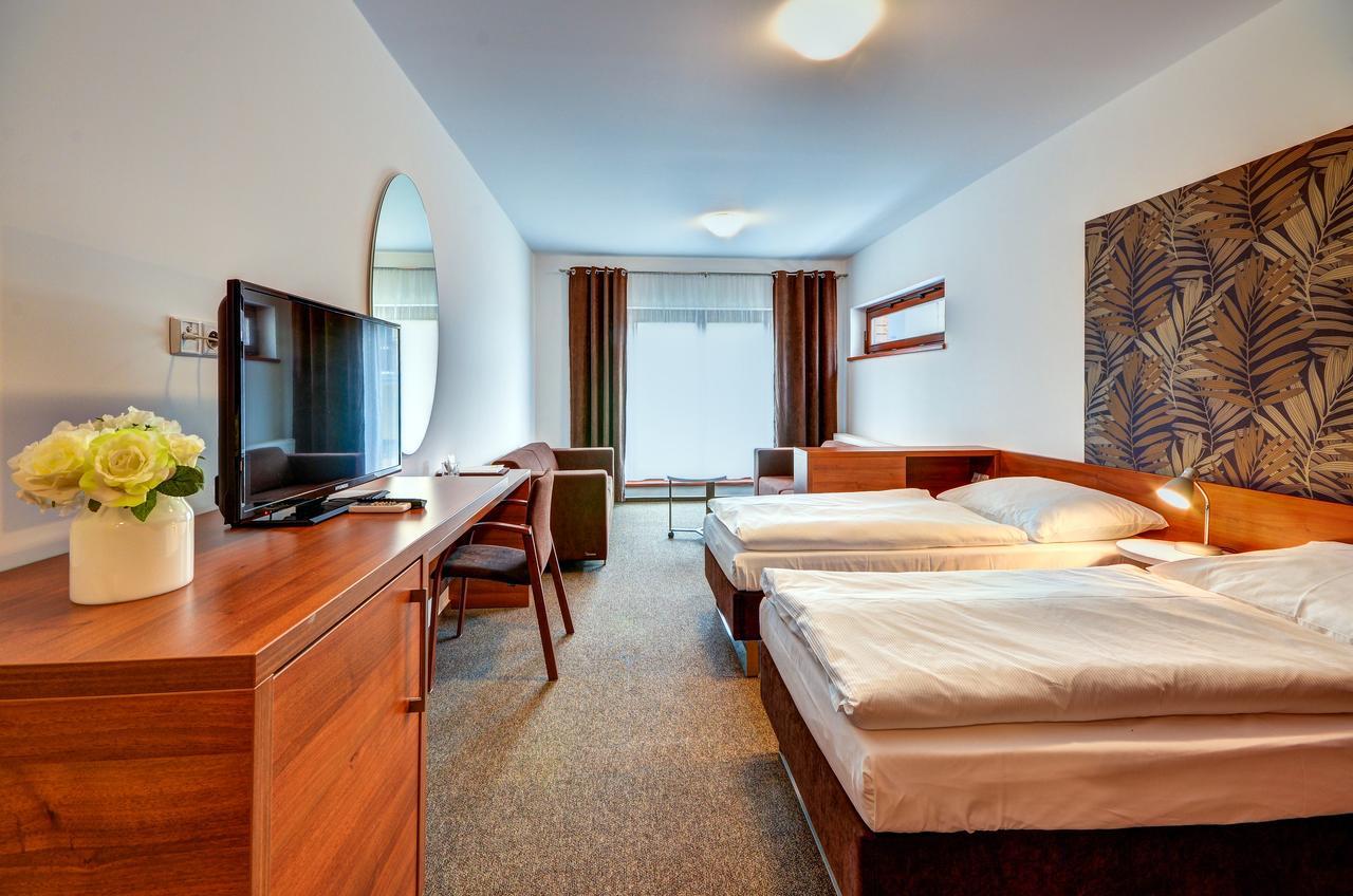Hotel Iberia أوبافا المظهر الخارجي الصورة